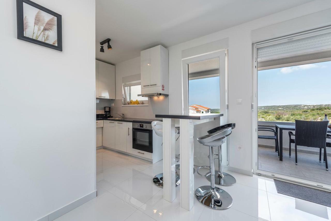 Adris 2 Luxury Modern Apartment With A Pool ノヴァリャ エクステリア 写真