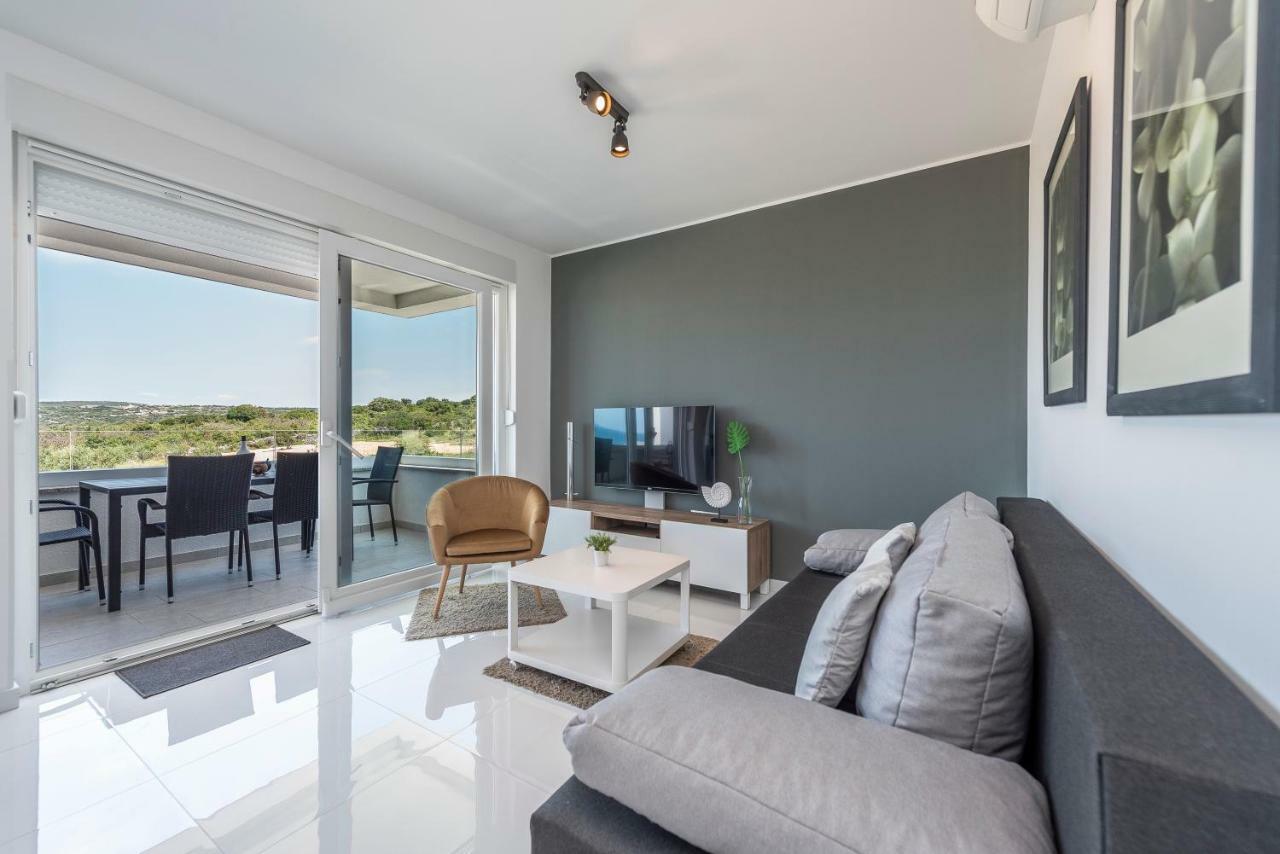 Adris 2 Luxury Modern Apartment With A Pool ノヴァリャ エクステリア 写真