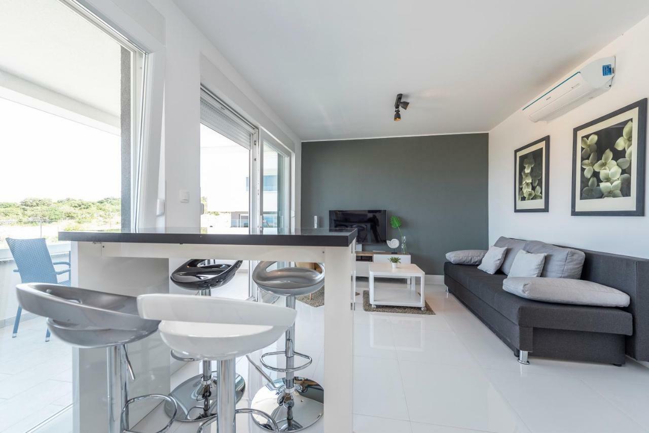 Adris 2 Luxury Modern Apartment With A Pool ノヴァリャ エクステリア 写真
