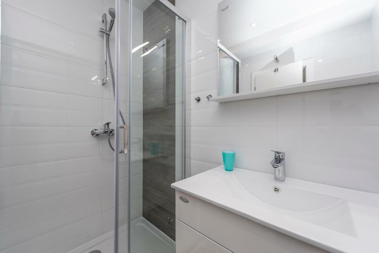 Adris 2 Luxury Modern Apartment With A Pool ノヴァリャ エクステリア 写真