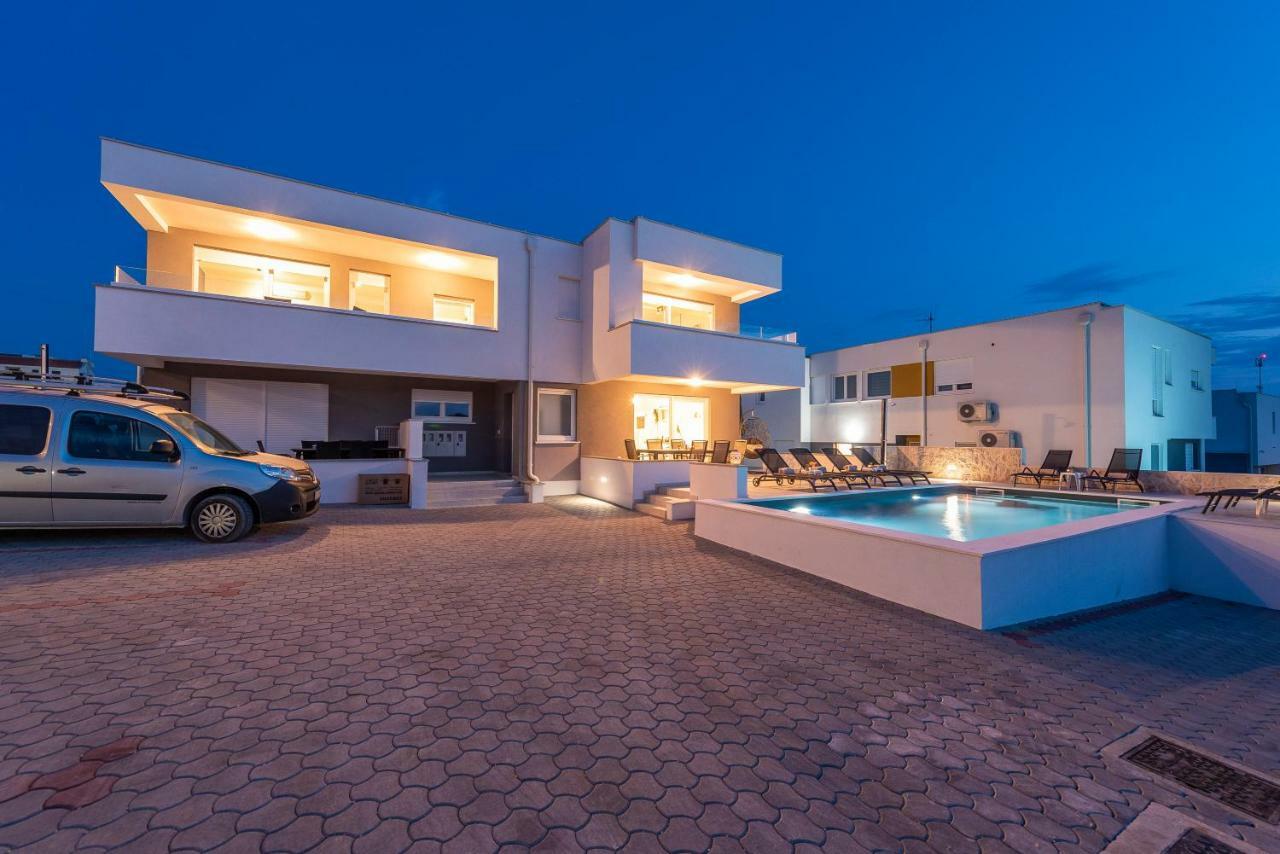 Adris 2 Luxury Modern Apartment With A Pool ノヴァリャ エクステリア 写真