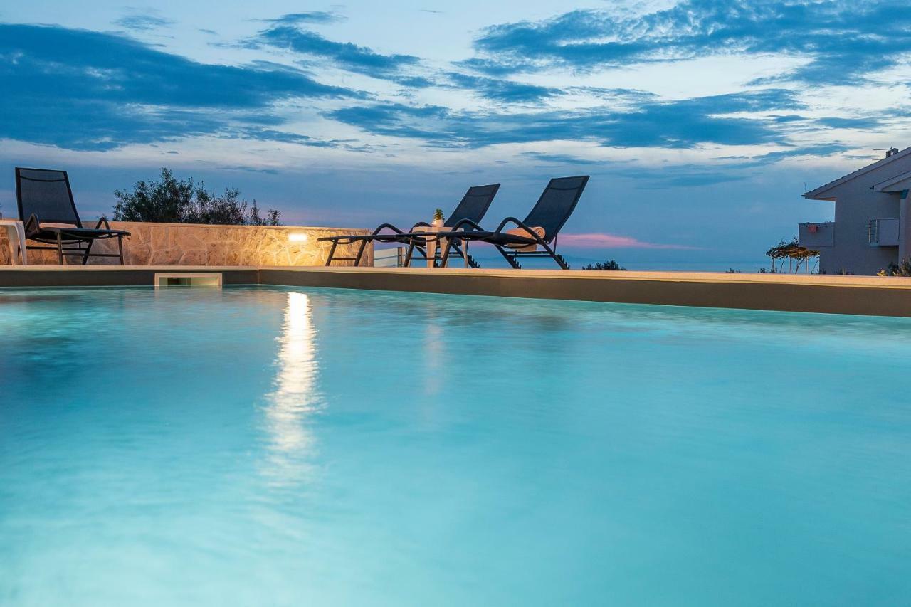 Adris 2 Luxury Modern Apartment With A Pool ノヴァリャ エクステリア 写真