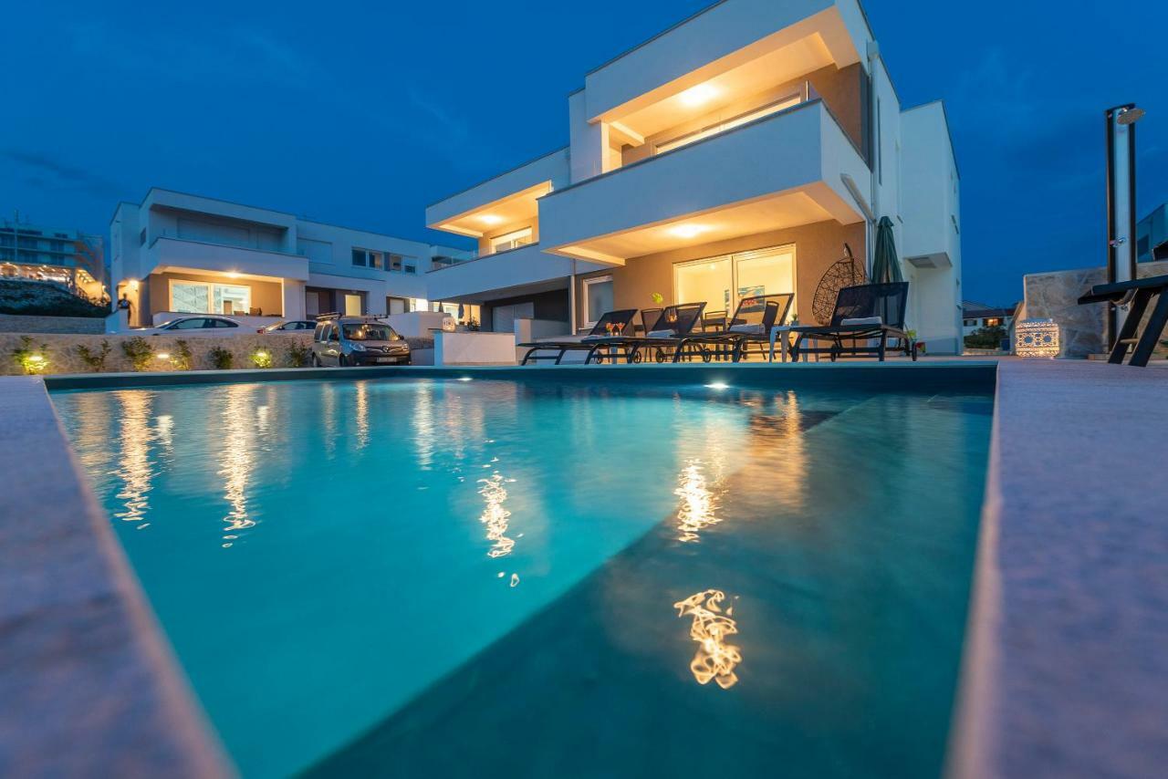 Adris 2 Luxury Modern Apartment With A Pool ノヴァリャ エクステリア 写真