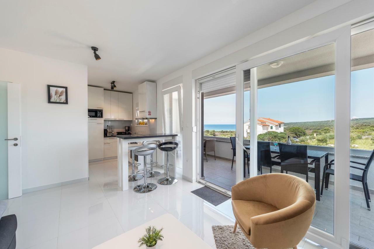 Adris 2 Luxury Modern Apartment With A Pool ノヴァリャ エクステリア 写真